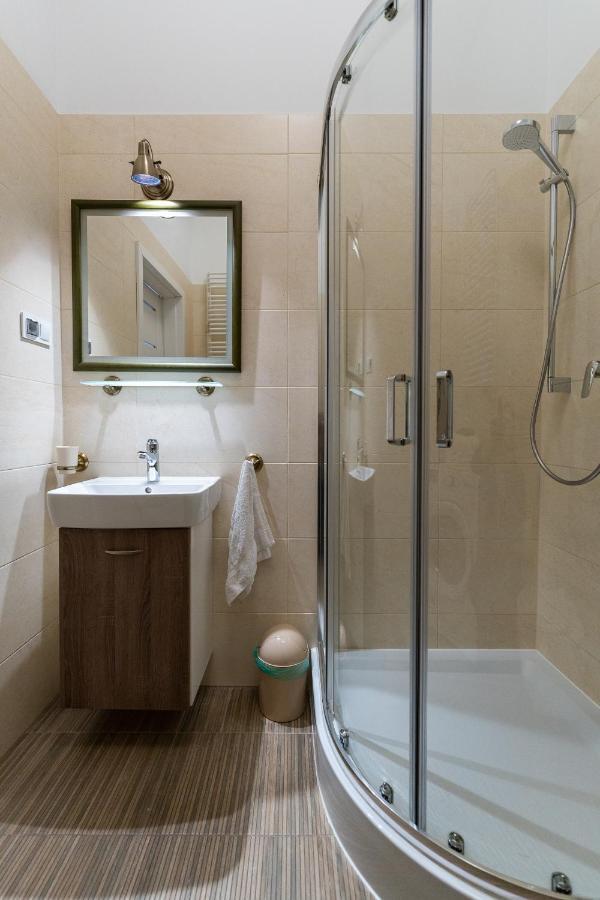 Apartament Inspirujacy - Z Prywatnym Monitorowanym Parkingiem - 4 Osobowy - Space Apart Jelenia Góra Buitenkant foto