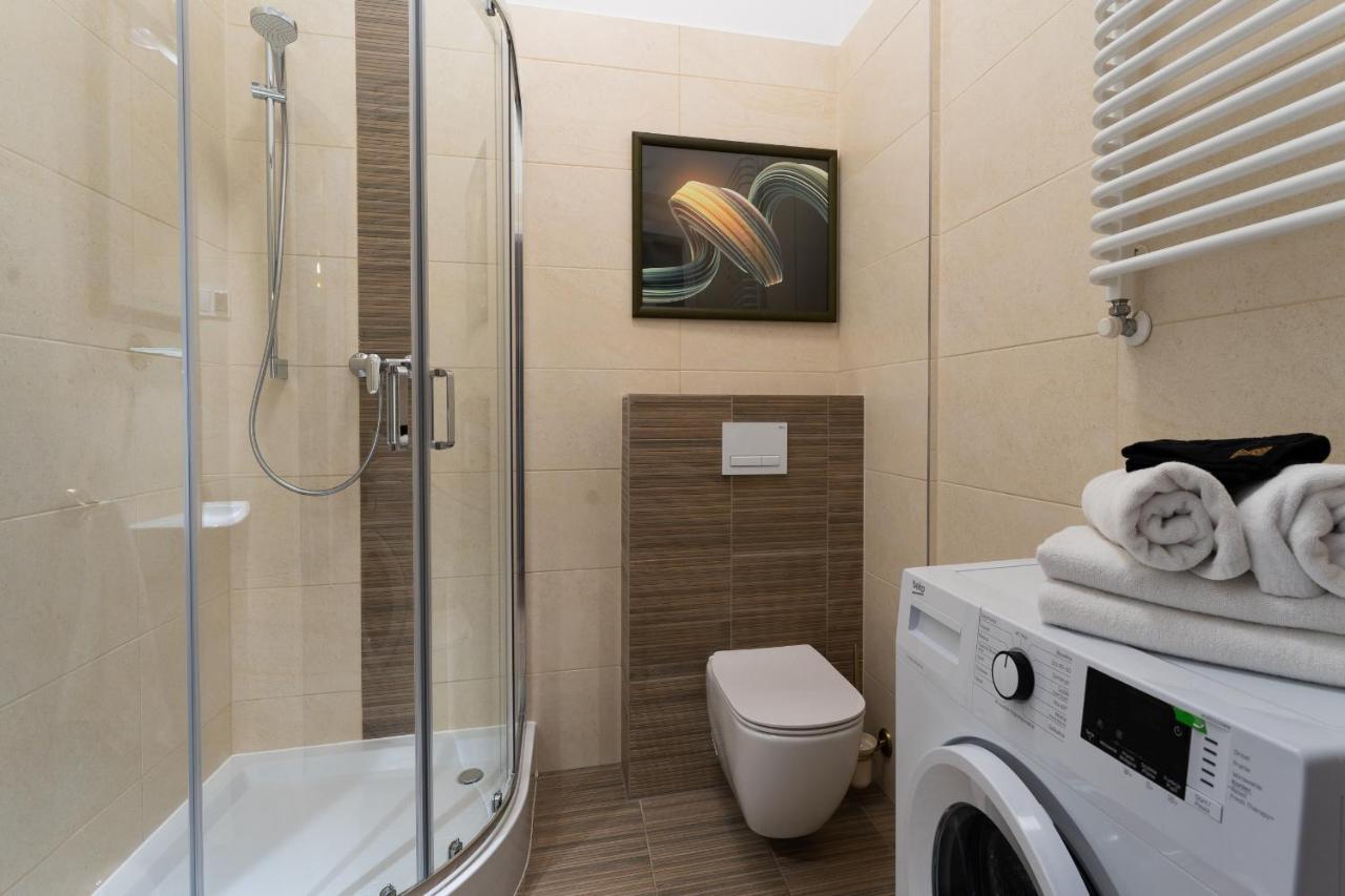 Apartament Inspirujacy - Z Prywatnym Monitorowanym Parkingiem - 4 Osobowy - Space Apart Jelenia Góra Buitenkant foto