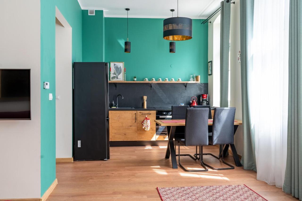 Apartament Inspirujacy - Z Prywatnym Monitorowanym Parkingiem - 4 Osobowy - Space Apart Jelenia Góra Buitenkant foto